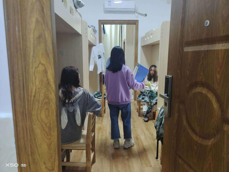 1602344236957041527.jpg 进寝室5.jpg