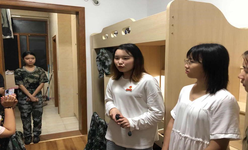 1602344116800030940.jpg 进寝室1.jpg