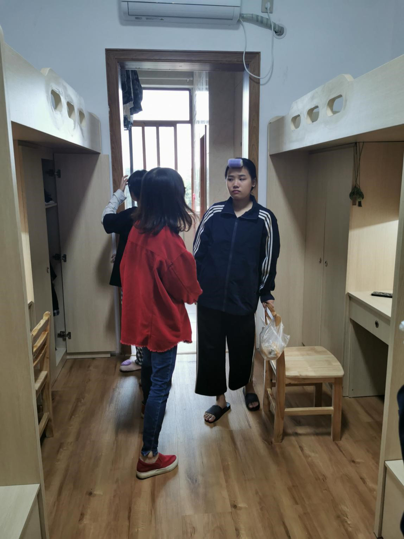 1602344205385011011.jpg 进寝室4.jpg