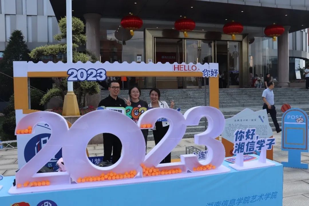 72742